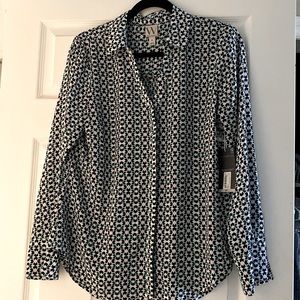 NWT   Worthington Blouse.  Green Black and White Shapes.  Size Medium.